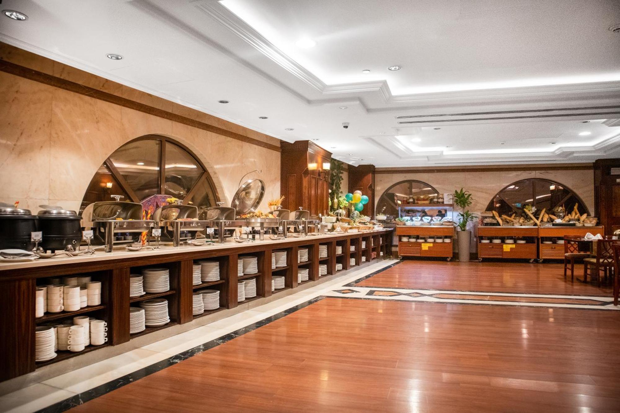 Emaar Royal Hotel Medina Kültér fotó The buffet at the hotel