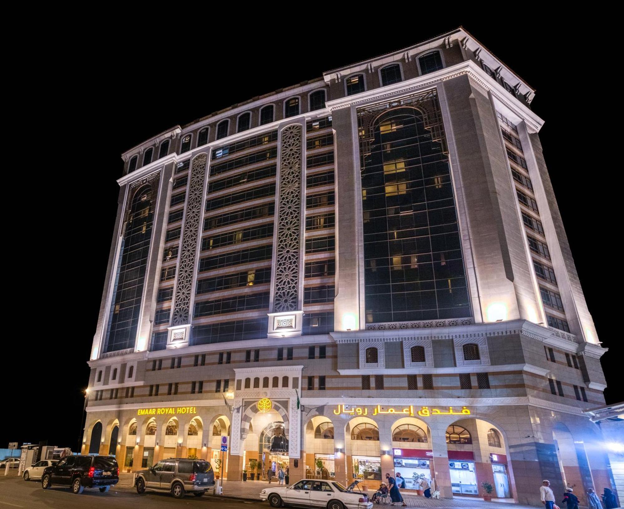 Emaar Royal Hotel Medina Kültér fotó The hotel at night