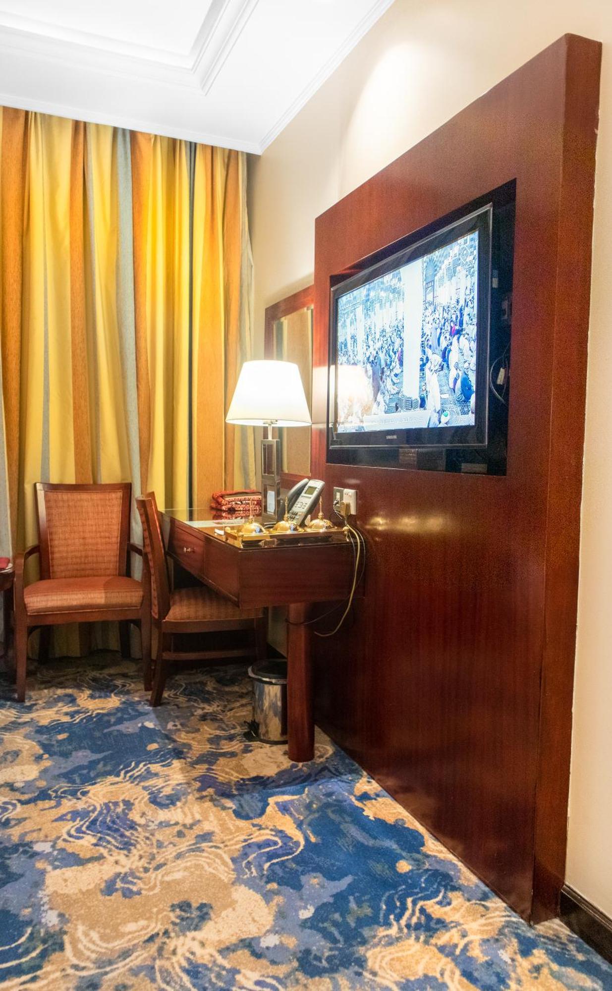 Emaar Royal Hotel Medina Kültér fotó A room at the hotel