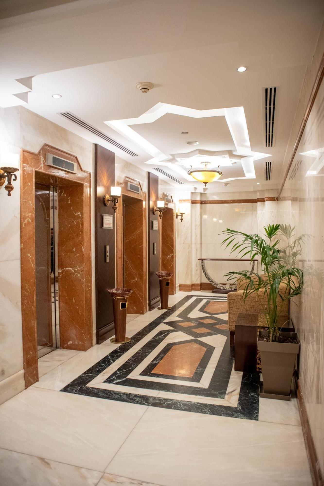 Emaar Royal Hotel Medina Kültér fotó The elevators